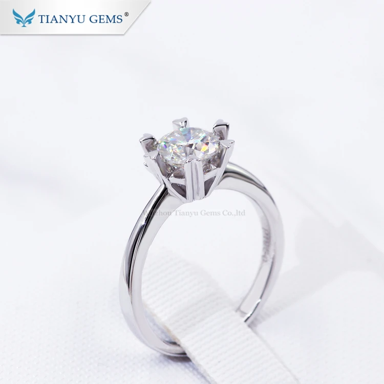 Tianyu gems trendy jewelry 925 sterling silver wedding rings 0.5 1.0 carat moissanite engagement ring for women
Tianyu gems trendy jewelry 925 sterling silver wedding rings 0.5 1.0 carat moissanite engagement ring for women