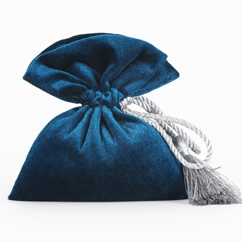 12*14cm High Quality Tassel Velvet Bag Drawstring Candy Pouch Packing Bags Wedding Bag
12*14cm High Quality Tassel Velvet Bag Drawstring Candy Pouch Packing Bags Wedding Bag