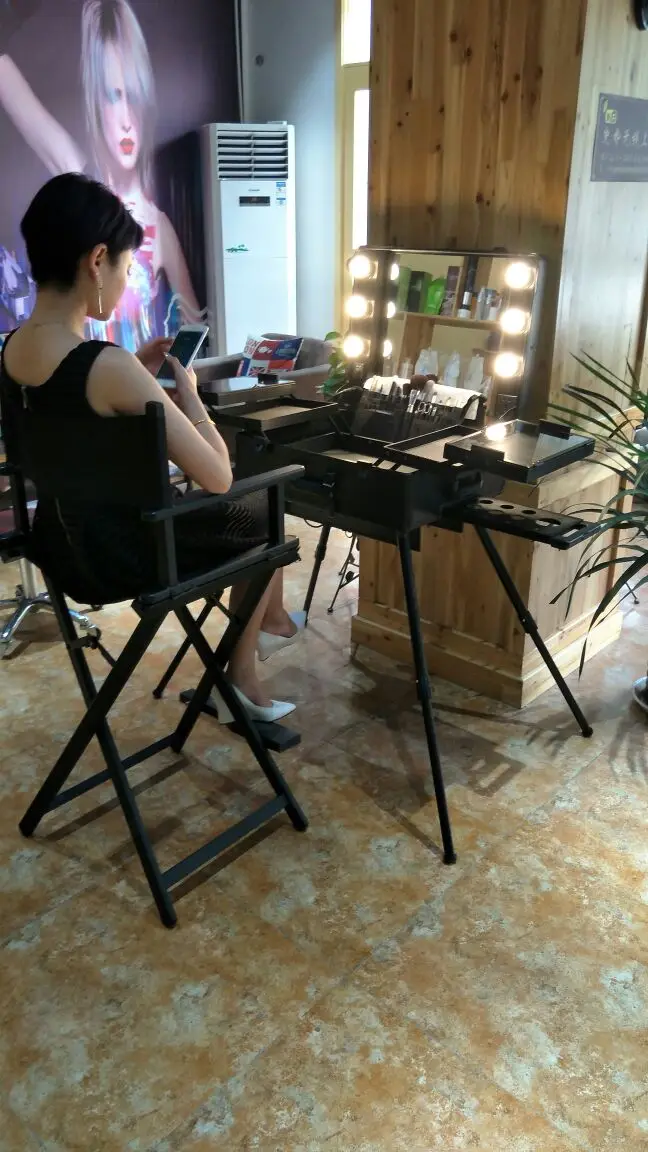 Professional Artist Rolling PVC Cosmetic Makeup Train Table Case With Light Black
Professional Artist Rolling PVC Cosmetic Makeup Train Table Case With Light Black