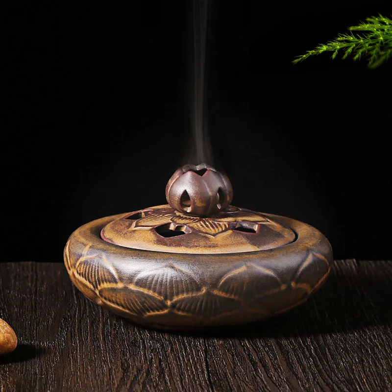 At the beginning of the fambe hand put lotus incense censer ceramic incense incense sandalwood incense disc tower line road Xian
At the beginning of the fambe hand put lotus incense censer ceramic incense incense sandalwood incense disc tower line road Xian