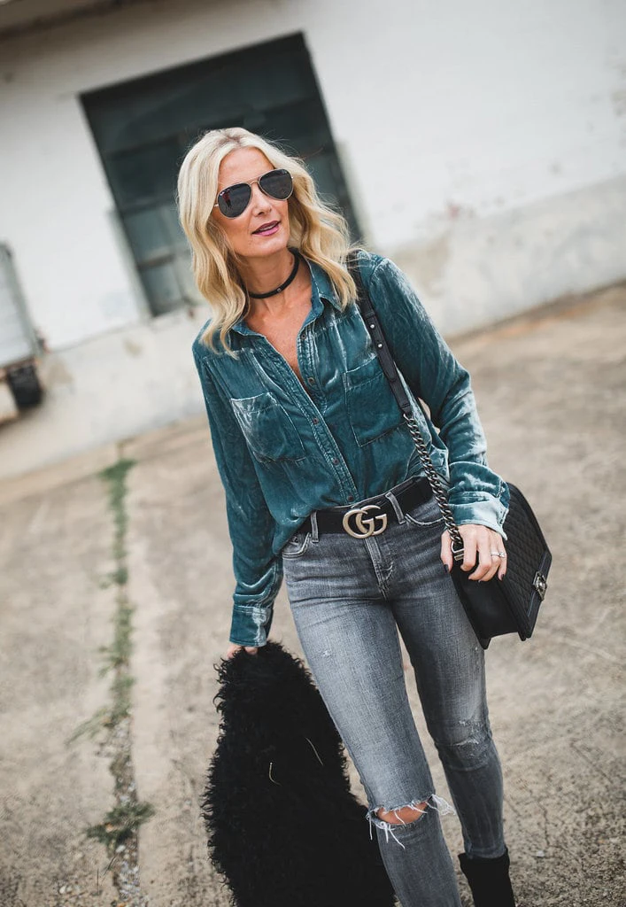Female Velour Blouse Long Sleeve Casual Solid Velvet Office Lady Women Turn Down Collar Shirt Pocket High Quality Women Fashion
Female Velour Blouse Long Sleeve Casual Solid Velvet Office Lady Women Turn Down Collar Shirt Pocket High Quality Women Fashion