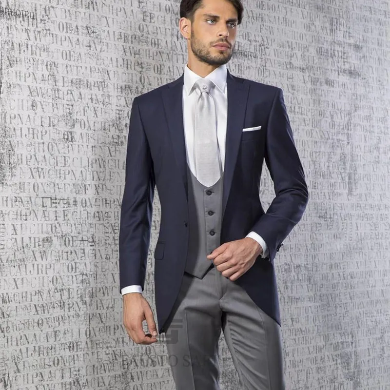 2017 Fashion Navy Blue wedding suits for men Notched Lapel Tuxedos Grooms Suits one button mens wedding suits three piece suit
2017 Fashion Navy Blue wedding suits for men Notched Lapel Tuxedos Grooms Suits one button mens wedding suits three piece suit