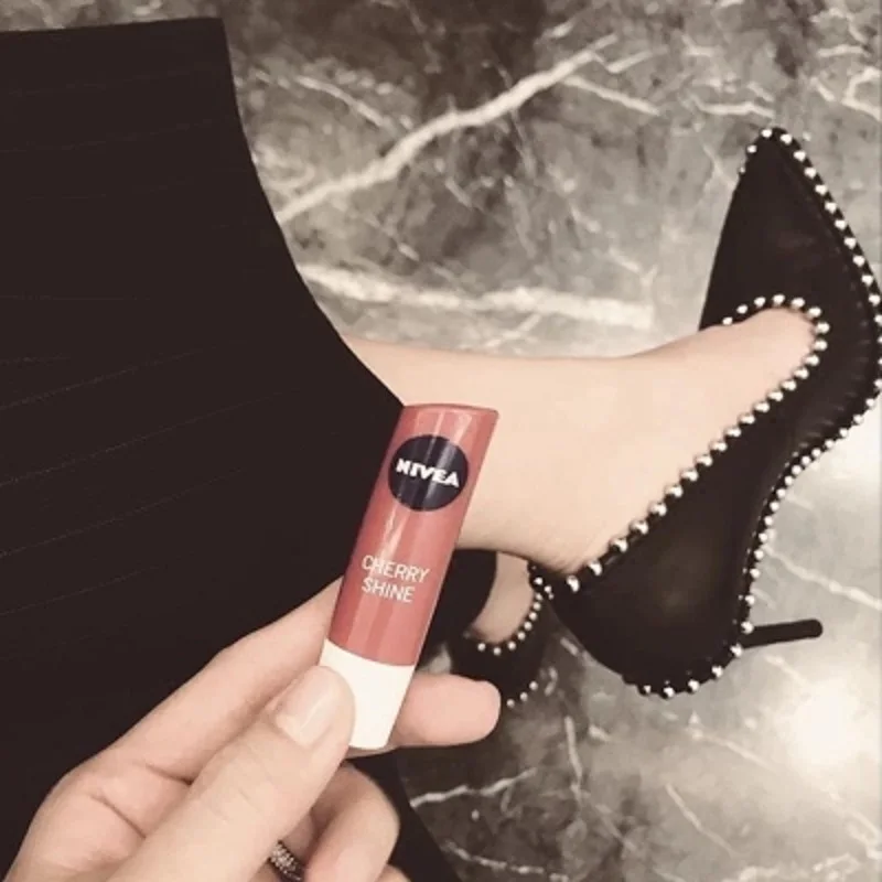 2018 Spring and Autumn Joker new career black high heel pointed shallow mouth with a single shoe.
2018 Spring and Autumn Joker new career black high heel pointed shallow mouth with a single shoe.