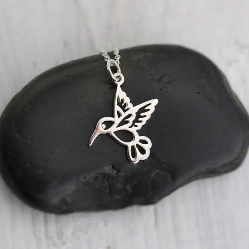 Sykesha 2018 Hot Women Small Hummingbird Pendant Necklaces Hummingbird Charm Necklaces Bird Simple Chain Dainty Necklaces
Sykesha 2018 Hot Women Small Hummingbird Pendant Necklaces Hummingbird Charm Necklaces Bird Simple Chain Dainty Necklaces