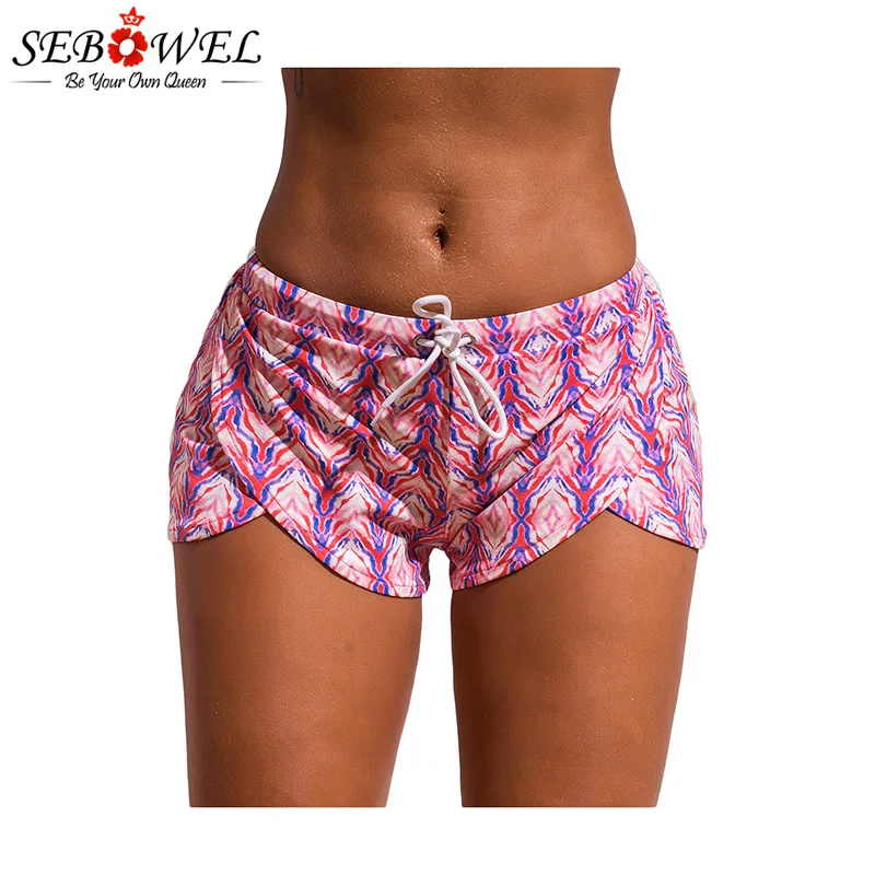 Шортики с цветочным узором 