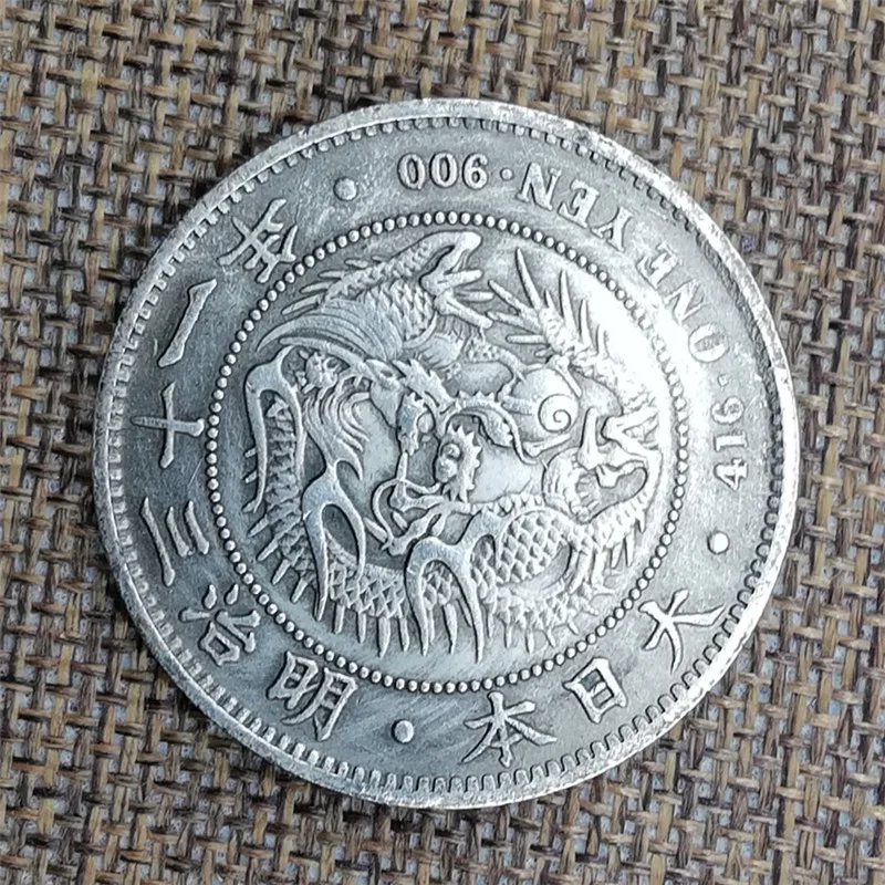 Japanese Meiji thirty-one years old made of old copper and silver coins, foreign silver dollar collection diameter 37MM
Japanese Meiji thirty-one years old made of old copper and silver coins, foreign silver dollar collection diameter 37MM
