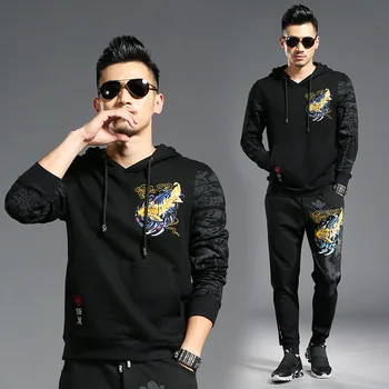 Men Sportsuit Tracksuit 2 PCS Set Hooded Sweatshirt Joggers Pants Chinese Style Gold Fish Embroidery Printing Hoodies Hip Hop
Men Sportsuit Tracksuit 2 PCS Set Hooded Sweatshirt Joggers Pants Chinese Style Gold Fish Embroidery Printing Hoodies Hip Hop