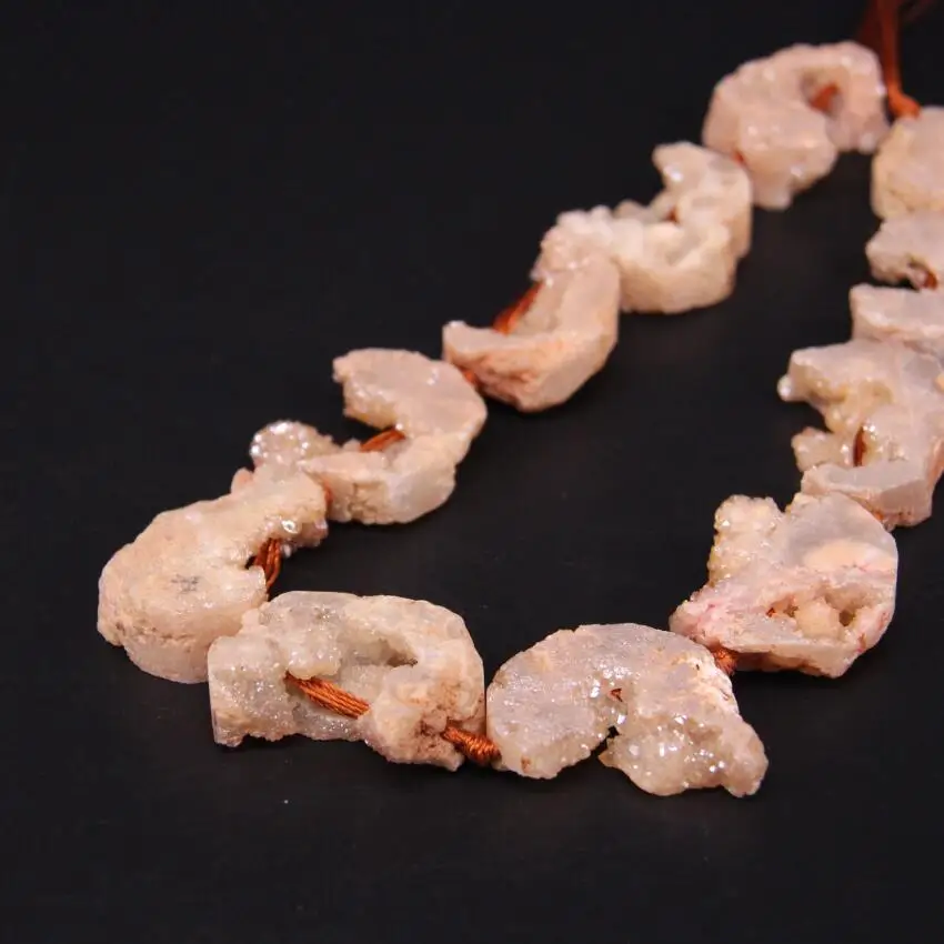 15.5"/strand Champagne Titanium Natural Quartz Geode Druzy Freeform Slab Nugget Beads,Crystal Drusy Moon Slice Pendant Jewelry
15.5"/strand Champagne Titanium Natural Quartz Geode Druzy Freeform Slab Nugget Beads,Crystal Drusy Moon Slice Pendant Jewelry