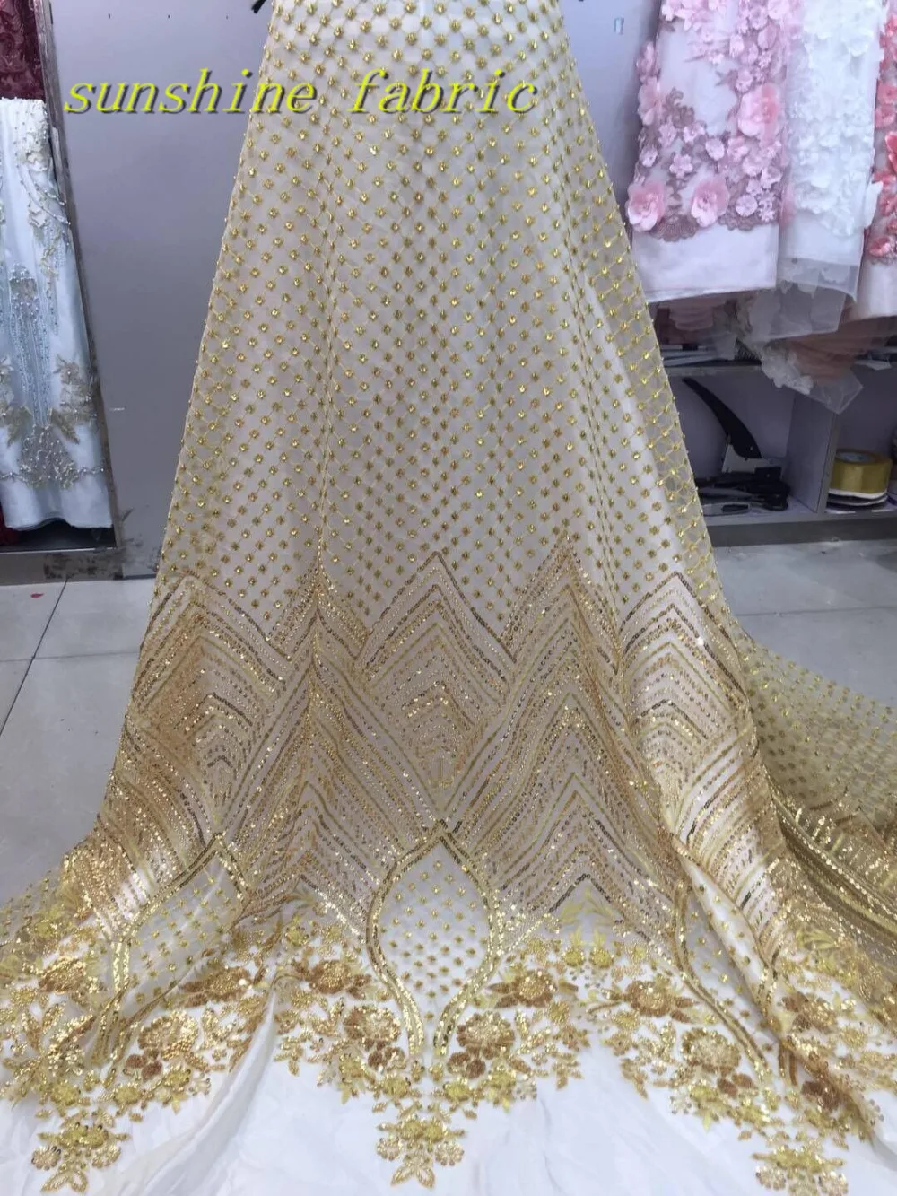 2017 Latest Gold white African French Lace Fabric High Quality African Embroidered Tulle Lace Fabric For Wedding
2017 Latest Gold white African French Lace Fabric High Quality African Embroidered Tulle Lace Fabric For Wedding