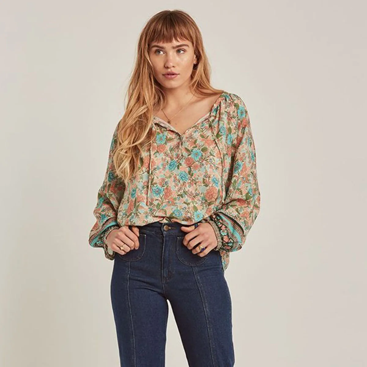 Jastie V-Neckline Cute Neck Tie Shirt Top Beautiful Floral Print Shirts Blouse Long Lantern Sleeve Autumn Top Casual Beach Blusa
Jastie V-Neckline Cute Neck Tie Shirt Top Beautiful Floral Print Shirts Blouse Long Lantern Sleeve Autumn Top Casual Beach Blusa