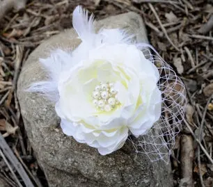 2017 Wedding Bridal flower headpiece/party Hat/corsage Elegant Tulle With Feather And Imitation Pearls white Veil
2017 Wedding Bridal flower headpiece/party Hat/corsage Elegant Tulle With Feather And Imitation Pearls white Veil