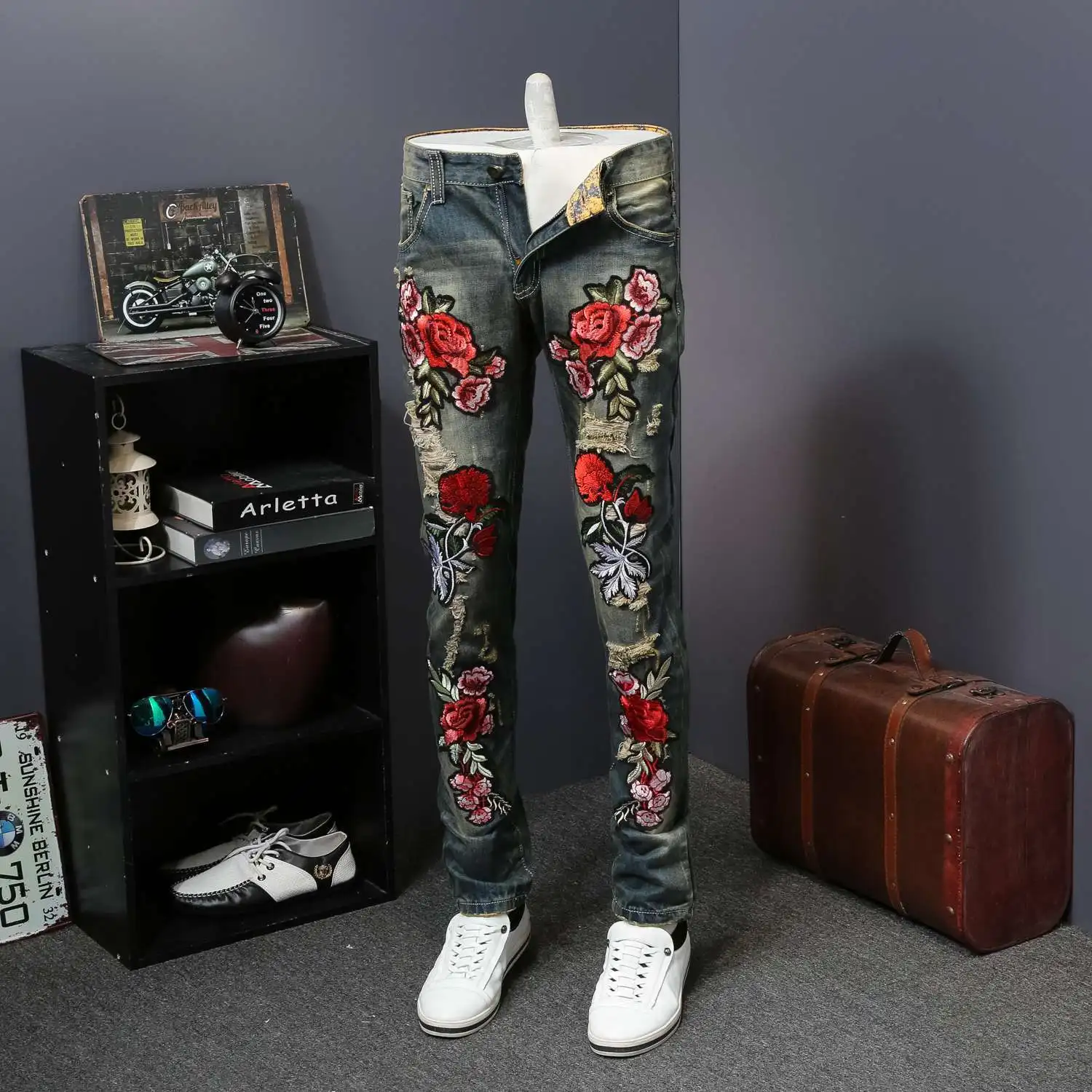 Skinny Jeans Men Trousers 2020 Fashion Flower Embroidery Men Jeans Summer New Skinny Jeans Men Casual Slim Fit Blue
Skinny Jeans Men Trousers 2020 Fashion Flower Embroidery Men Jeans Summer New Skinny Jeans Men Casual Slim Fit Blue