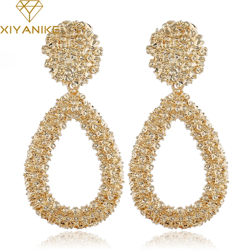 XIYANIKE 2019 New Trendy Women Retro Big Drop Earrings Punk Gold Metal Pattern Geometry Statement Jewelry Wholesale Brincos E510
XIYANIKE 2019 New Trendy Women Retro Big Drop Earrings Punk Gold Metal Pattern Geometry Statement Jewelry Wholesale Brincos E510