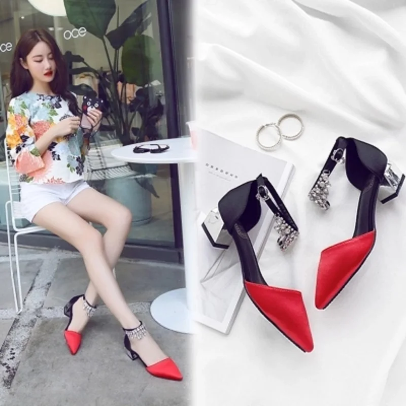 2019 spring and autumn new rough with pointed high heel shoes with the word deduction.
2019 spring and autumn new rough with pointed high heel shoes with the word deduction.