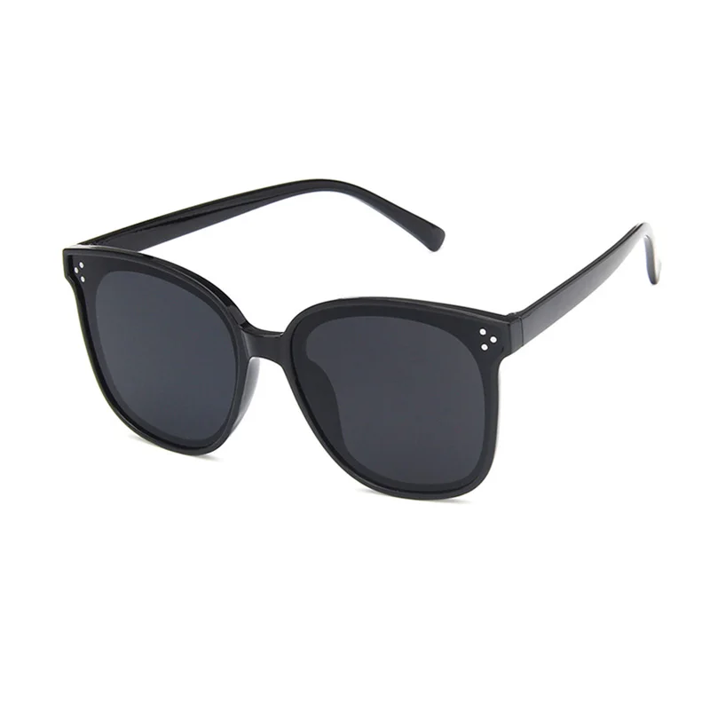 The same star sunglasses fashion men and women trend square frame quality resin lens sunglasses anti-UV comfortable sunglasses 
The same star sunglasses fashion men and women trend square frame quality resin lens sunglasses anti-UV comfortable sunglasses