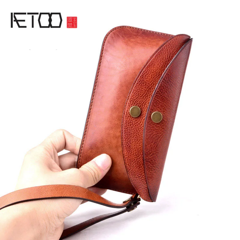 AETOO New tanned leather men's mobile phone bag leather men's multi-function hand retro handmade casual wallet
AETOO New tanned leather men's mobile phone bag leather men's multi-function hand retro handmade casual wallet