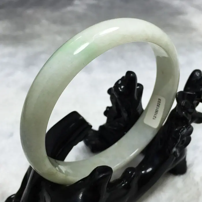 64mm Certified Grade "A" Natural Green Jadeite Jade Gems Bangle Bracelet 013223 28% 10.13
64mm Certified Grade "A" Natural Green Jadeite Jade Gems Bangle Bracelet 013223 28% 10.13