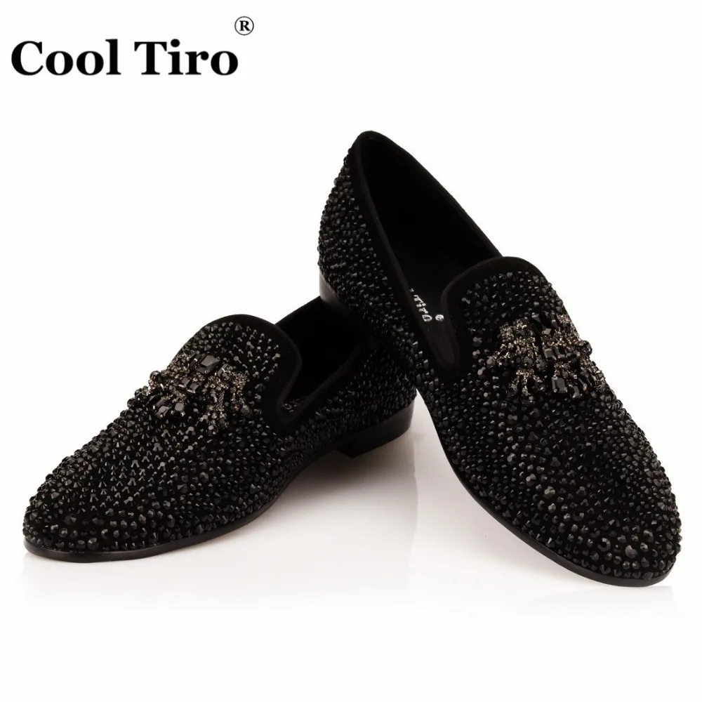 COOL TIRO Black Strass Men Loafers Crystals Tassel Dress Shoes Wedding Party Flat Moccasins Smoking Slippers Casual Shoes Formal
COOL TIRO Black Strass Men Loafers Crystals Tassel Dress Shoes Wedding Party Flat Moccasins Smoking Slippers Casual Shoes Formal