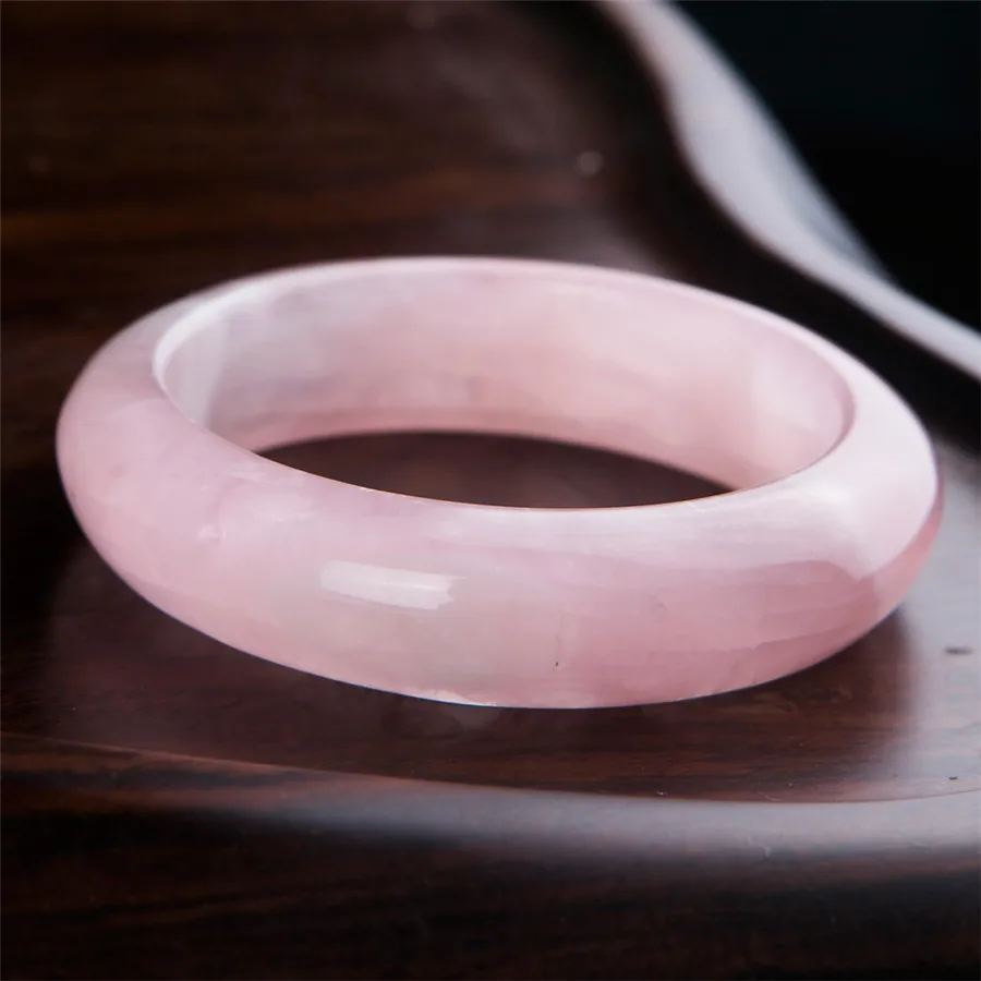 Фото Женский браслет из натурального розового кварца внутренний диаметр 56 мм |