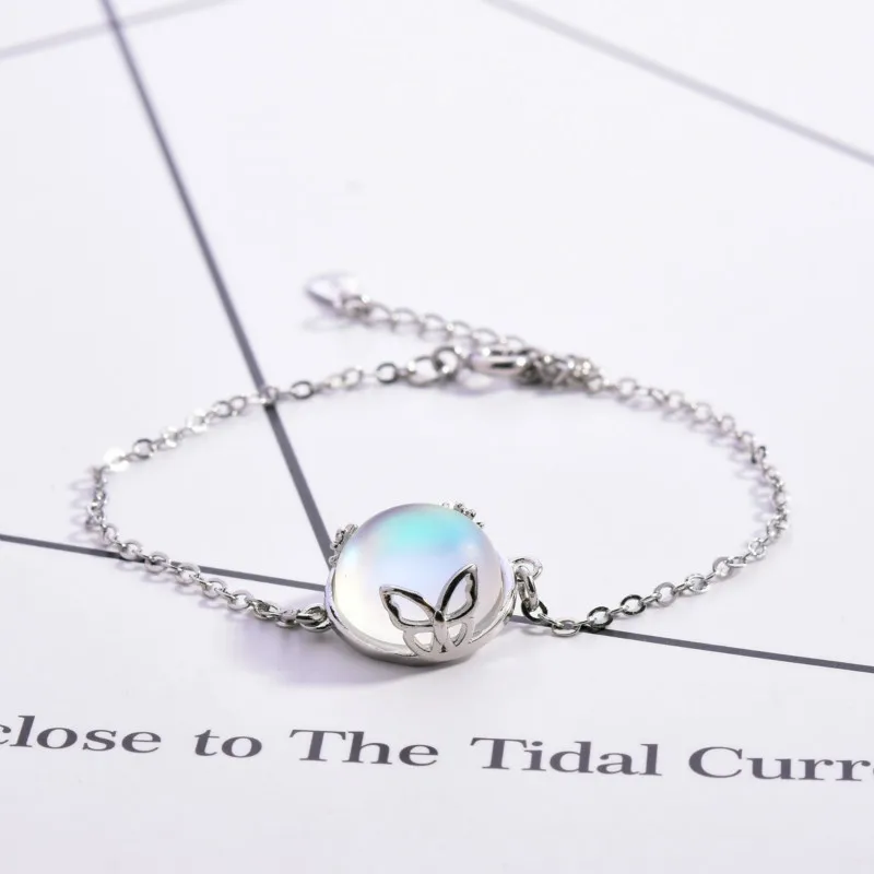 Simple Inlaid Round Moonstone Charm Bracelet Silver-plated Butterfly Bracelets for Women Moon Stone Fashion Jewelry
Simple Inlaid Round Moonstone Charm Bracelet Silver-plated Butterfly Bracelets for Women Moon Stone Fashion Jewelry