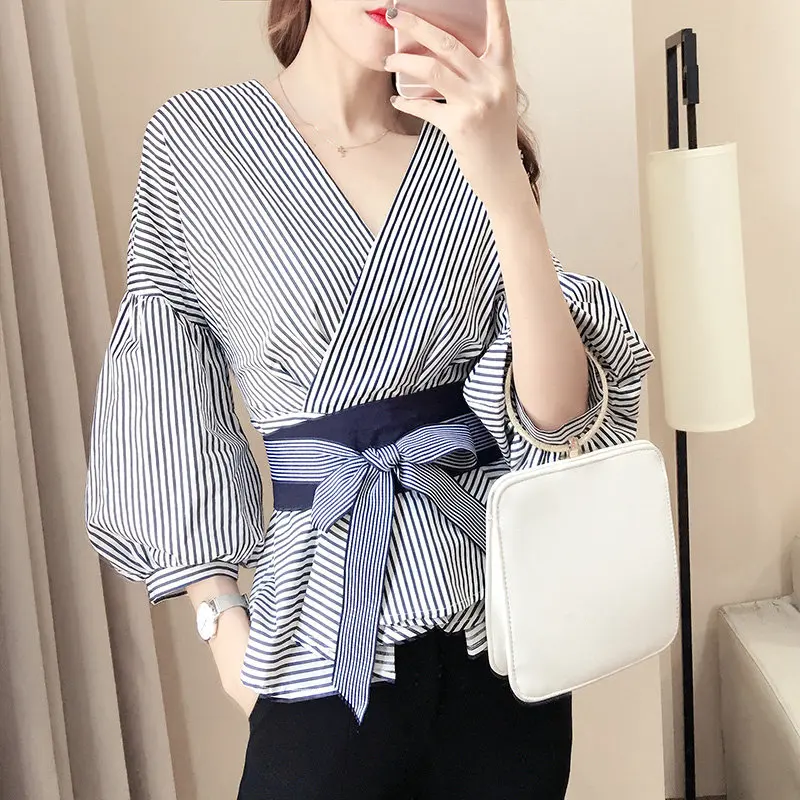 2019 Femme Bow Chiffon Blusas Mujer New Fashion Peplum Tops Women Blue Striped Blouses Fall Deep V-neck Lantern Sleeve Shirts
2019 Femme Bow Chiffon Blusas Mujer New Fashion Peplum Tops Women Blue Striped Blouses Fall Deep V-neck Lantern Sleeve Shirts