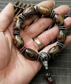 Tibetan old Tianzhu hand string with nine eyes and three eyes protolith Bracelet men and women hand string with natural chalcedo
Tibetan old Tianzhu hand string with nine eyes and three eyes protolith Bracelet men and women hand string with natural chalcedo
