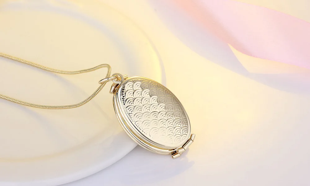 jewelry fashion fish scale box necklace DIY can be opened to put four pictures phase box pendant Necklace 925 silver
jewelry fashion fish scale box necklace DIY can be opened to put four pictures phase box pendant Necklace 925 silver