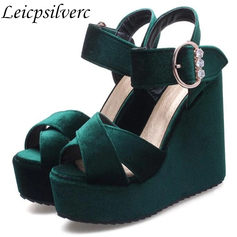 The new platform slope with super thick soled high-heeled sandals cross mouth big size waterproof shoes wedding shoes
The new platform slope with super thick soled high-heeled sandals cross mouth big size waterproof shoes wedding shoes