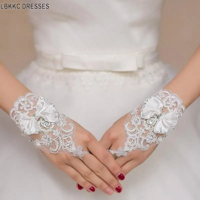 White or Ivory Wedding Short Gloves Fingerless Bridal Gloves for Women Ivory Lace Gloves Wedding Accessories
White or Ivory Wedding Short Gloves Fingerless Bridal Gloves for Women Ivory Lace Gloves Wedding Accessories