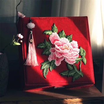1PCS Beautiful Peony Flower Cardboard Storage Jewelry Box with Lock Big Cosmetic Box Large Storage Box Wedding Gift
1PCS Beautiful Peony Flower Cardboard Storage Jewelry Box with Lock Big Cosmetic Box Large Storage Box Wedding Gift