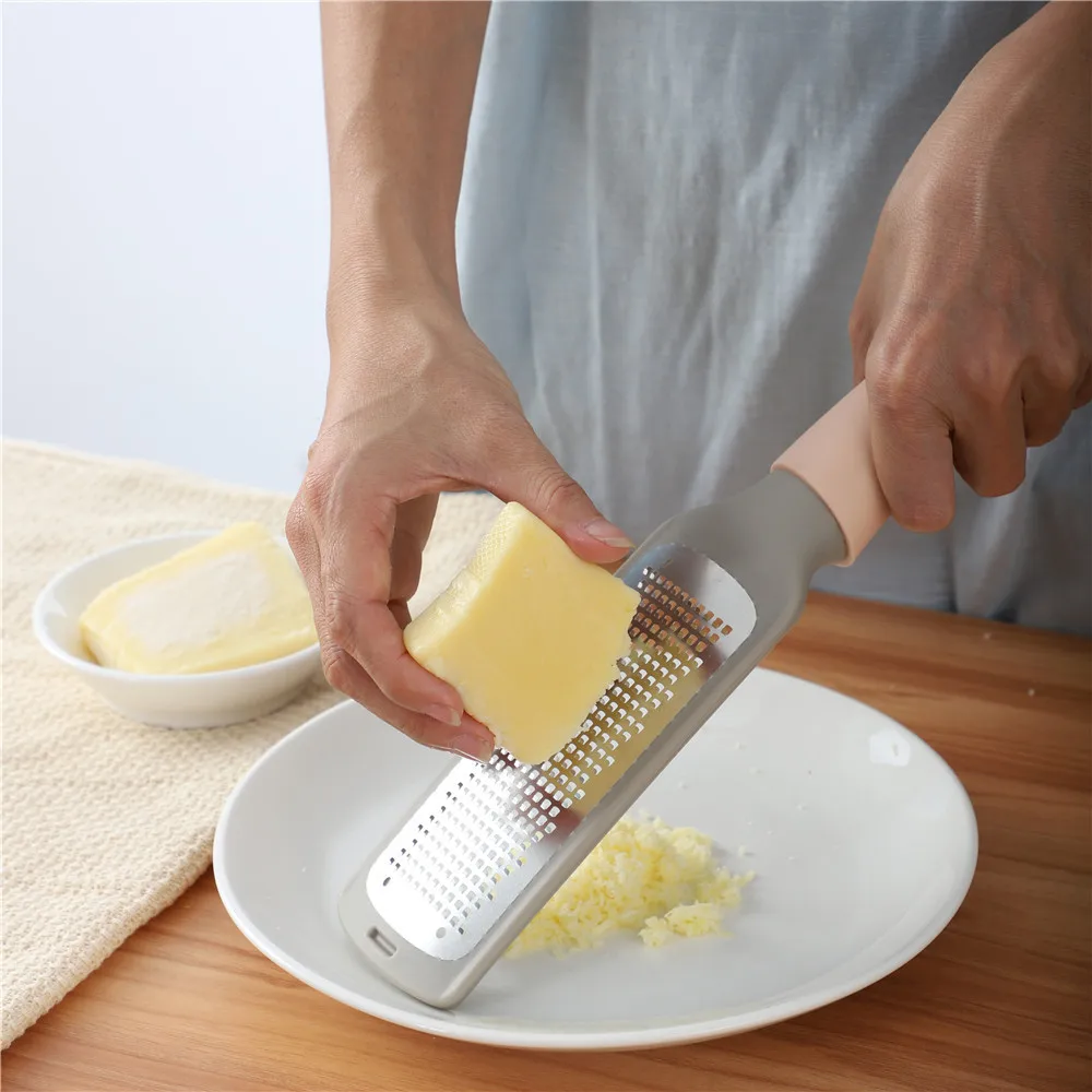 1Pcs Grater Stainless Steel Cheese Grater Microplane Chocolate Cheese Grater Fruit tomatoes Peeler Kitchen Rape a legumes L*5
1Pcs Grater Stainless Steel Cheese Grater Microplane Chocolate Cheese Grater Fruit tomatoes Peeler Kitchen Rape a legumes L*5