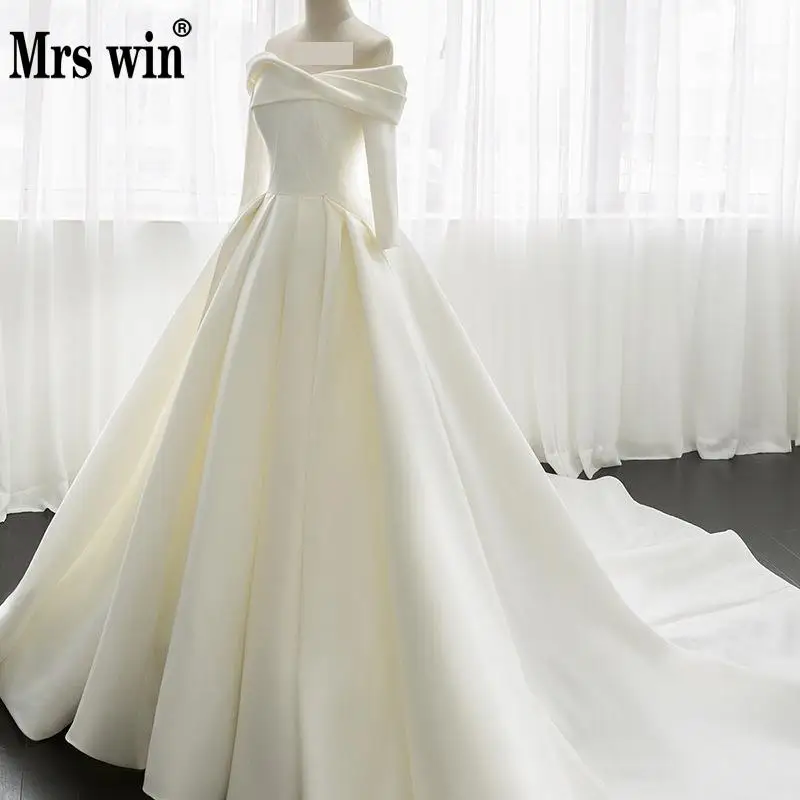 2019 Wedding Dress Mrs Win The Bridal Luxury Satin Elegant Boat Neck Court Train Back Zipper Ball Gown Princess Wedding Gown F
2019 Wedding Dress Mrs Win The Bridal Luxury Satin Elegant Boat Neck Court Train Back Zipper Ball Gown Princess Wedding Gown F