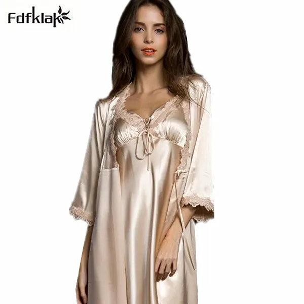 High Quality New 2017 Spring Summer Three Quarter Sleeve Silk Robes Set Sexy V-neck 2 Pieces Home Suit Dressing Gowns For Women
High Quality New 2017 Spring Summer Three Quarter Sleeve Silk Robes Set Sexy V-neck 2 Pieces Home Suit Dressing Gowns For Women