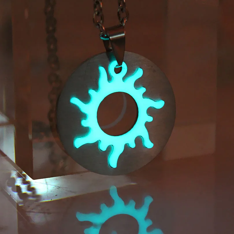 The Professional Natalie Portman Glowing sun Necklace Stainless steel necklace GLOW in the DARK Luminous Pendants & Necklaces
The Professional Natalie Portman Glowing sun Necklace Stainless steel necklace GLOW in the DARK Luminous Pendants & Necklaces
