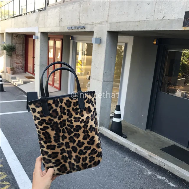 2019 Leopard Handbags Luxury Designer Fashion Cross Body Bags for Women Classic Square Satchels Velour Top Handle City Bag Flap
2019 Leopard Handbags Luxury Designer Fashion Cross Body Bags for Women Classic Square Satchels Velour Top Handle City Bag Flap