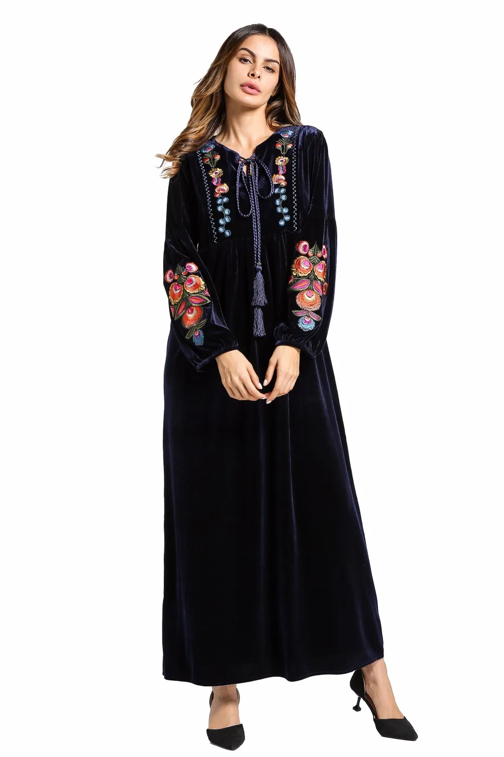 Muslim women long sleeves velvet embroidery Dubai Dress maxi abaya jalabiya islamic women clothing robe kaftan Moroccan
Muslim women long sleeves velvet embroidery Dubai Dress maxi abaya jalabiya islamic women clothing robe kaftan Moroccan