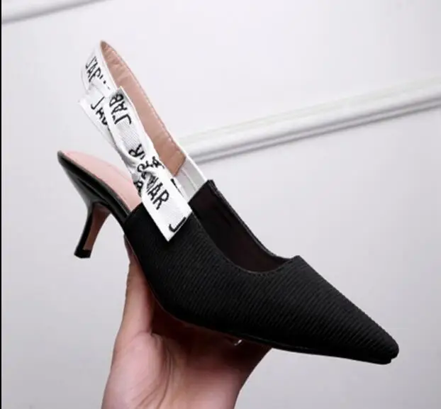 Women brand black nude summer sandal high heel shoes pumps 6.5cm patent leather fashion flat shoes 35-41 with logo and box
Women brand black nude summer sandal high heel shoes pumps 6.5cm patent leather fashion flat shoes 35-41 with logo and box
