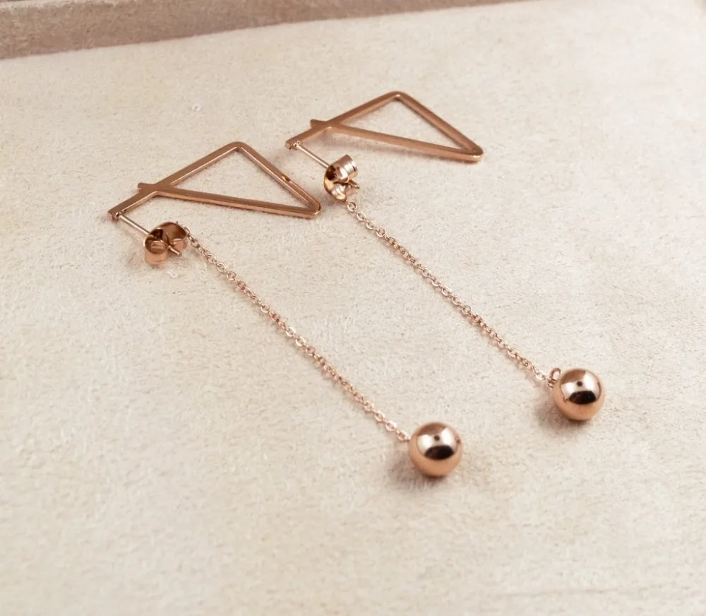 YUN RUO Elegant Triangle Ball Tassels Stud Earring 316 L Titanium Steel Rose Gold Color Jewelry Woman Girl Fashion Gift 2017
YUN RUO Elegant Triangle Ball Tassels Stud Earring 316 L Titanium Steel Rose Gold Color Jewelry Woman Girl Fashion Gift 2017
