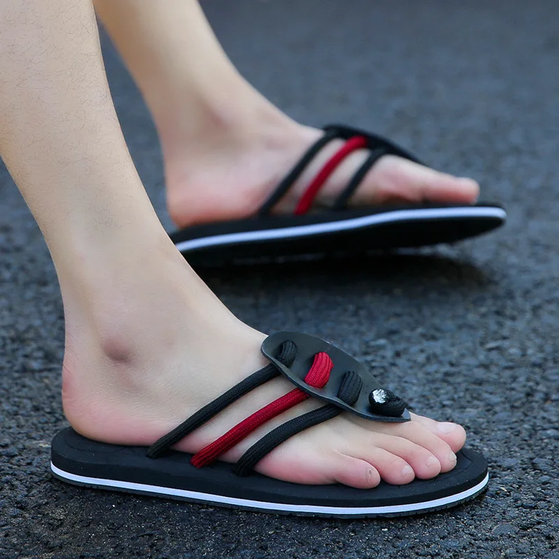 

2018 summer men's flip-flops trend slipper male Korean feet cooler's flip-flop trend non-slip beach shoes.