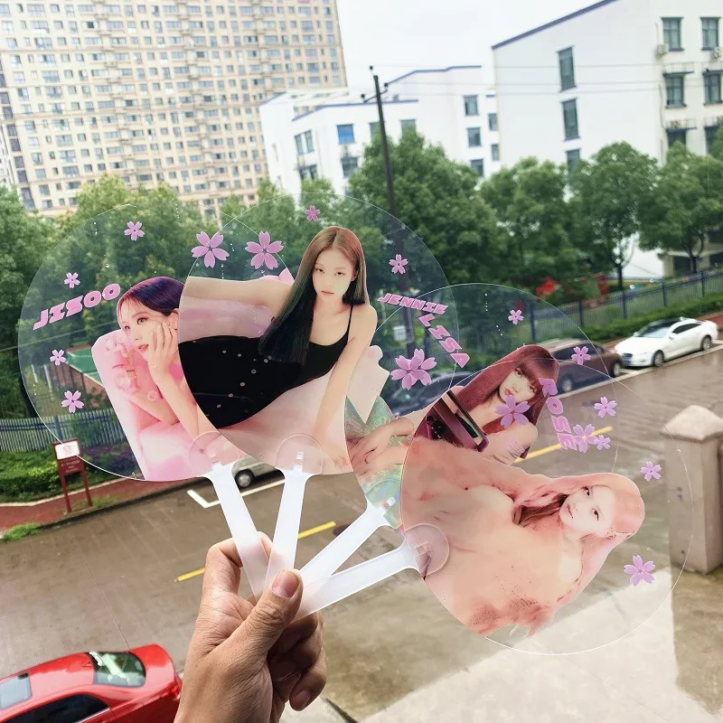 4 pcs/lot Black pink fan BLACKPINK kpop portable hand fan photocard JISOO JENNIE ROSE LISA transparent toy gift
4 pcs/lot Black pink fan BLACKPINK kpop portable hand fan photocard JISOO JENNIE ROSE LISA transparent toy gift