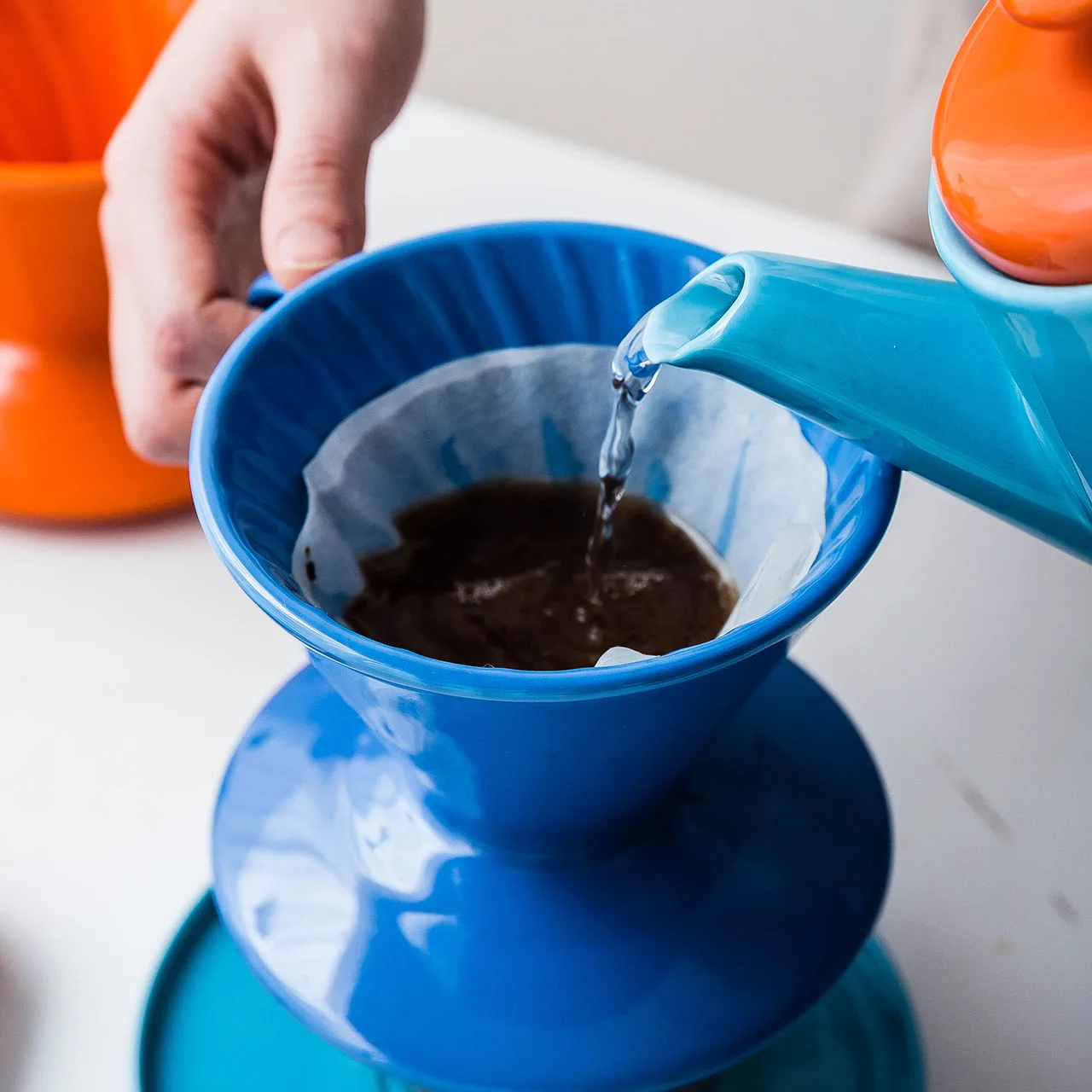 Ceramic Hand-washed Coffee Powder Drip Filter Frame Three-hole Household V-type Coffee Filter Paper Filter Cup
Ceramic Hand-washed Coffee Powder Drip Filter Frame Three-hole Household V-type Coffee Filter Paper Filter Cup