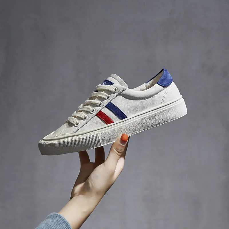 Small white shoes female summer 2018 autumn new wild leather flat bottom strap casual student shoes. 
Small white shoes female summer 2018 autumn new wild leather flat bottom strap casual student shoes.