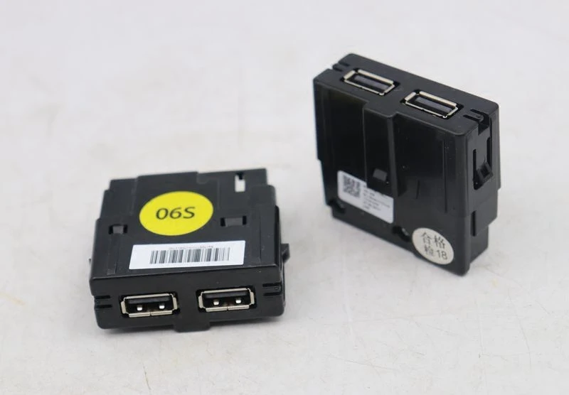 Apply to 2017 Tiguan L KODIAQ Tharu Rear-row USB interface switch Original accessories
Apply to 2017 Tiguan L KODIAQ Tharu Rear-row USB interface switch Original accessories