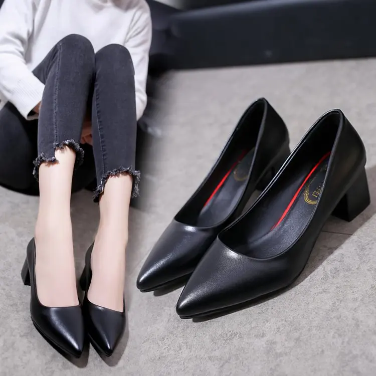 Spring and autumn new large size shallow mouth high heel single shoes pointed patent leather high heels fashion wild sexy comfor
Spring and autumn new large size shallow mouth high heel single shoes pointed patent leather high heels fashion wild sexy comfor