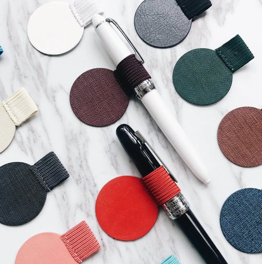 Simple Color Snap Felt Fabric Notebook Pen Clip Creative Notebook Pen Holder Accessories Office Supplies School Supplies
Simple Color Snap Felt Fabric Notebook Pen Clip Creative Notebook Pen Holder Accessories Office Supplies School Supplies