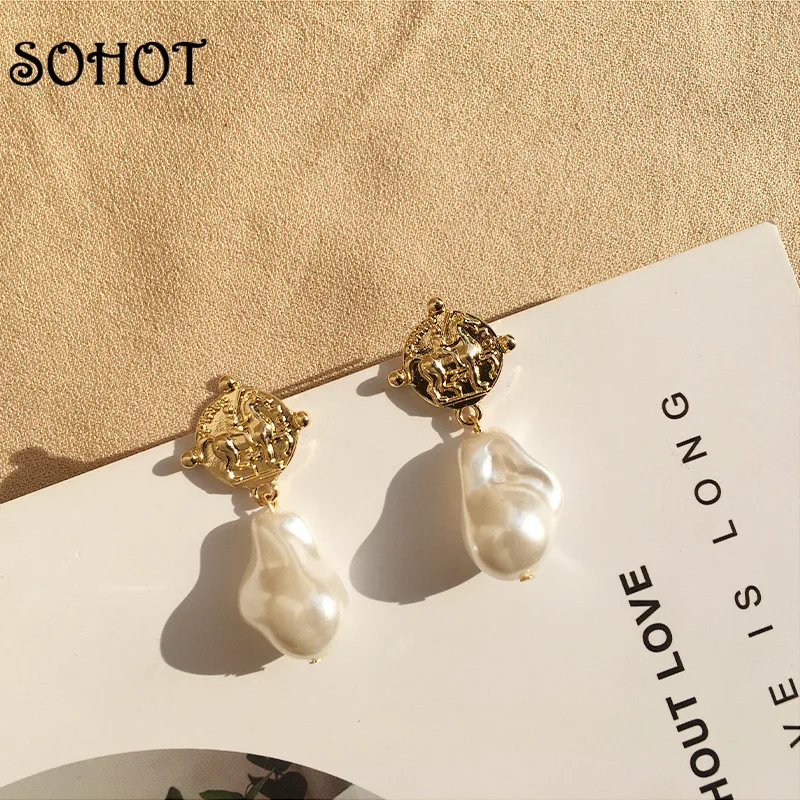 SOHOT European Brand Baroque Irregular Simulated Pearl Women Alloy Drop Earrings Charming Emboss New Tide Women Jewelry Bijoux
SOHOT European Brand Baroque Irregular Simulated Pearl Women Alloy Drop Earrings Charming Emboss New Tide Women Jewelry Bijoux