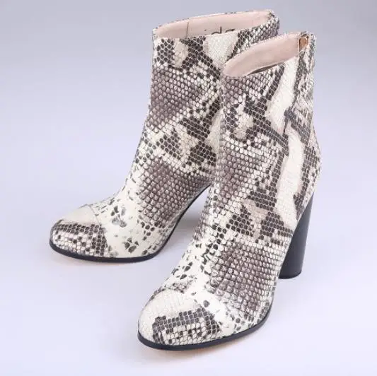 Autumn and winter boots, comfortable, thick, snake skin, sharp, sexy, gorgeous foreign trade, pure handmade.
Autumn and winter boots, comfortable, thick, snake skin, sharp, sexy, gorgeous foreign trade, pure handmade.