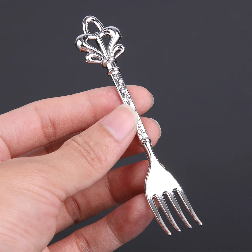 3 pcs Kitchen European Style Vintage Retro Fruit Fork Cake Dessert Fork Two Tooth Fork Cutlery Tableware Set
3 pcs Kitchen European Style Vintage Retro Fruit Fork Cake Dessert Fork Two Tooth Fork Cutlery Tableware Set