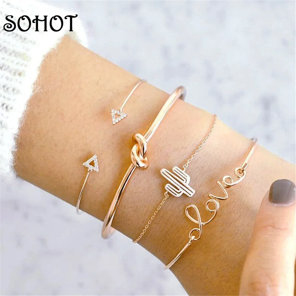 SOHOT 2019 New Luxury 4pcs Gold Color Alloy Charm Bracelet Chic Cactus Triangle Crystal Bijoux For Bride Wedding Cuff Jewelry
SOHOT 2019 New Luxury 4pcs Gold Color Alloy Charm Bracelet Chic Cactus Triangle Crystal Bijoux For Bride Wedding Cuff Jewelry