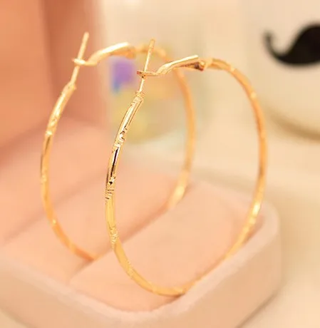 Hot Fashion Girl Statement Earrings Jewelry Alloy Carved Silver Plated And Gold Color Big Hoop Earrings For Women 2019 Jewelry
Hot Fashion Girl Statement Earrings Jewelry Alloy Carved Silver Plated And Gold Color Big Hoop Earrings For Women 2019 Jewelry